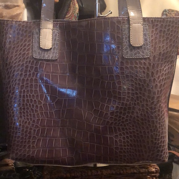 Guess - Picture 7 of 16